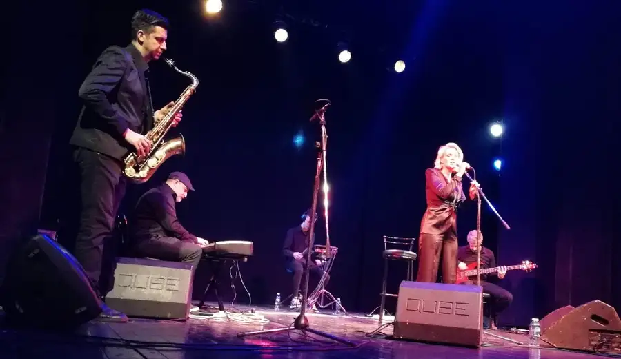 U prepunoj sali zaječarskog pozorišta sinoć održan koncert Lene Kovačević