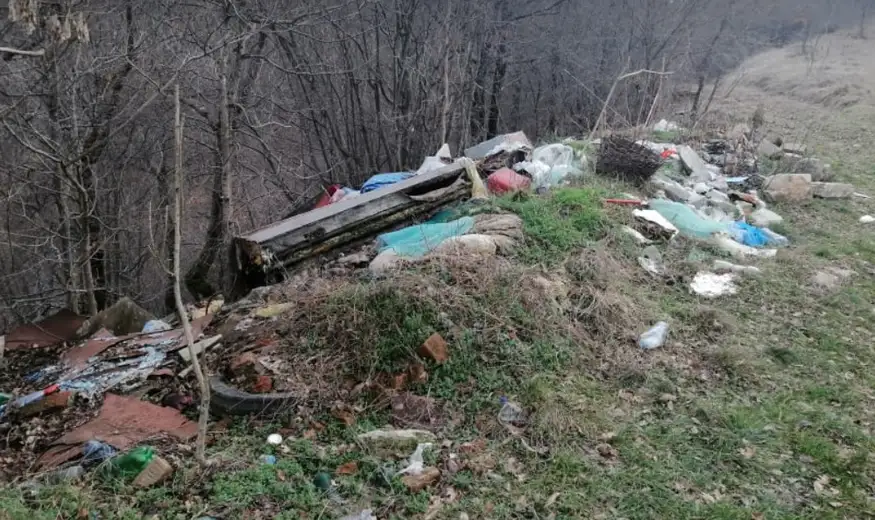 Smetlište u selu Leskovac: Đubre blizu Grliškog jezera