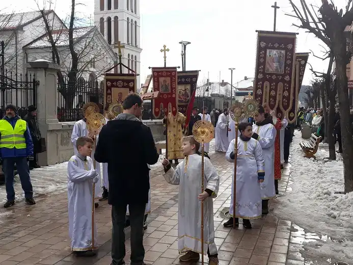 Privremena obustava saobraćaja u više ulica radi prolaska svečane litije i obeležavanja programa Bogojavljanja