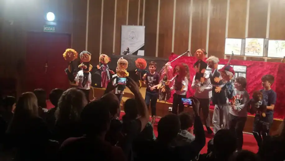 Održana pretpremijera lutkarske predstave "Agencija za roditelje"