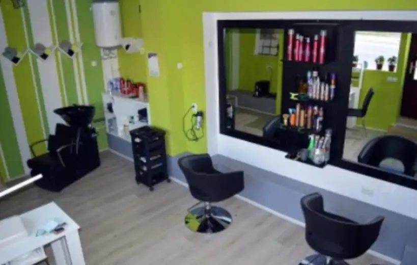 Oglas za posao: Potreban frizer ili frizerka sa iskustvom