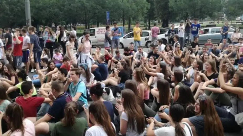 Maturanti u protestnoj šetnji, u Ministarstvu ih niko nije primio