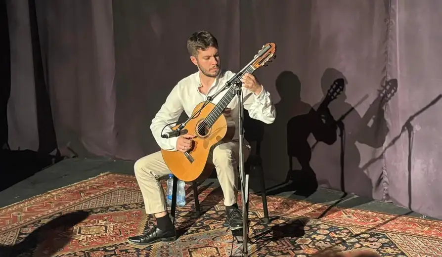 Gitarista Marko Radojković nastupio je, uz vokalnu pratnju supruge, pred zaječarskom publikom