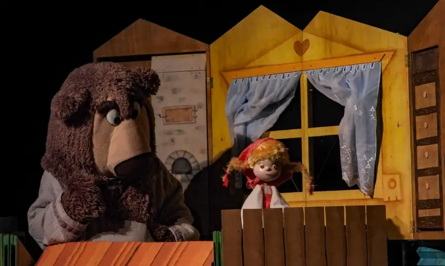 Predstava Državnog lutkarskog pozorišta iz Vidina "Maša i medved" oduševila mališane