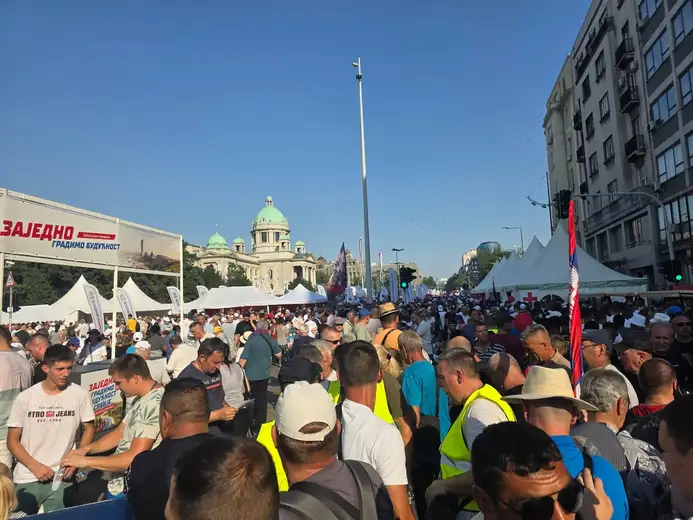 Završen miting SNS, Vučić poručio: "Ovo je za mene verovatno poslednji put da vam se obraćam kao predsednik"