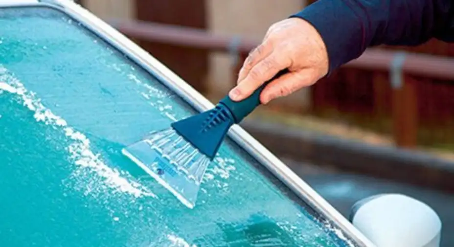 Zimi ne biste smeli da palite grejanje u autu pre nego što krenete da vozite