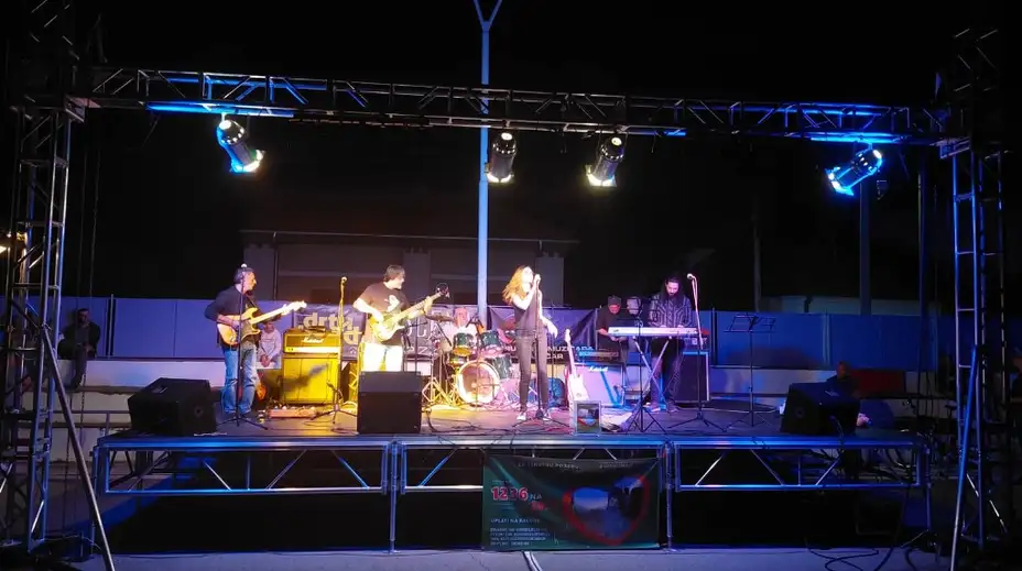 Koncert za Mošu okupio veliki broj Zaječaraca i pokazao da njegova muzika i dalje živi