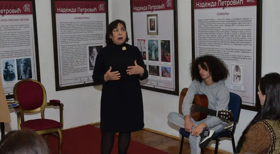 U okviru pratećeg programa 6. Festivala malih pozorišnih formi, otvorena izložba autorke Dušanke Botunjac i izvedena monodrama Vesne Stanković