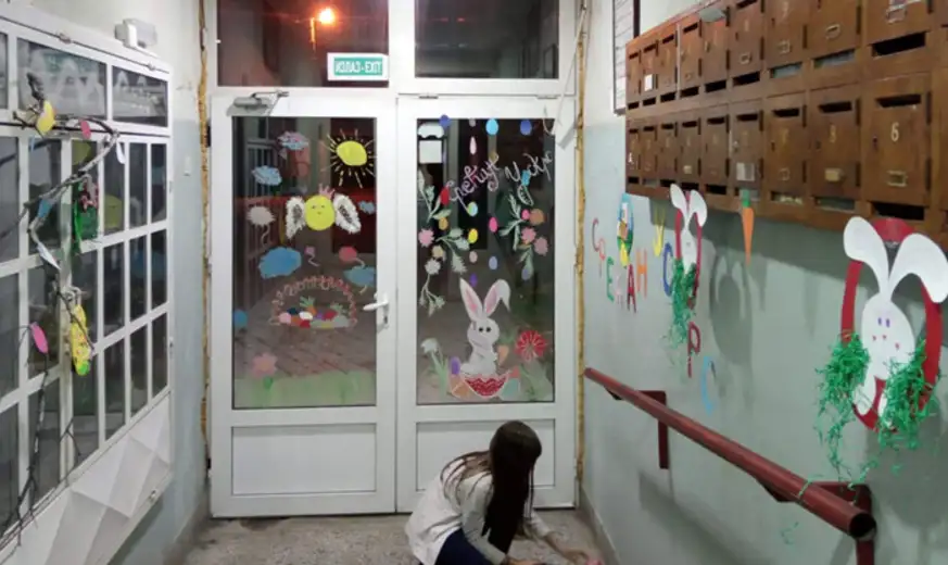 Vaskršnje iznenađenje za komšije: Šarenilom i bojama za osmeh komšija