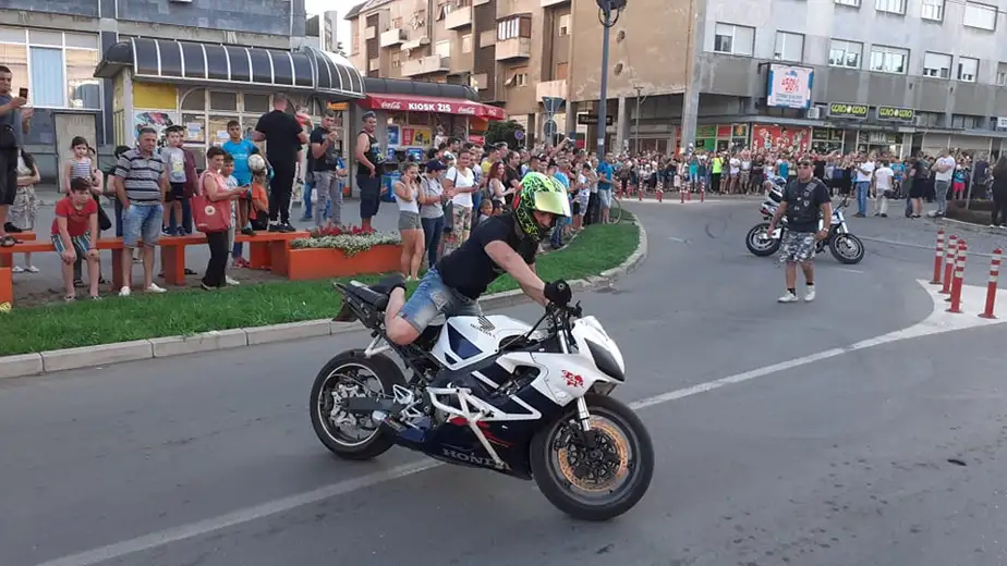 Defile i akrobacije bajkera privukli veliku pažnju Zaječaraca