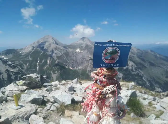 Zaječarski planinari uspešno izveli uspone na vrhove u Bugarskoj!