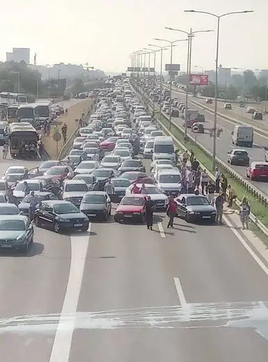 Protesti nastavljeni jutros širom Srbije: U Zaječaru bez blokada!