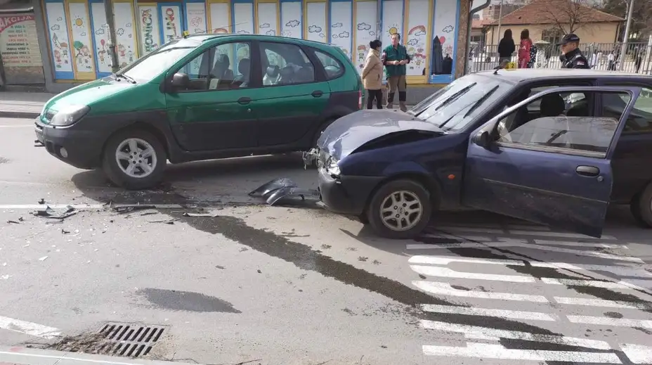 Saobraćajna nezgoda kod škole "Ljubica Radosavljević - Nada": Jedna osoba povređena