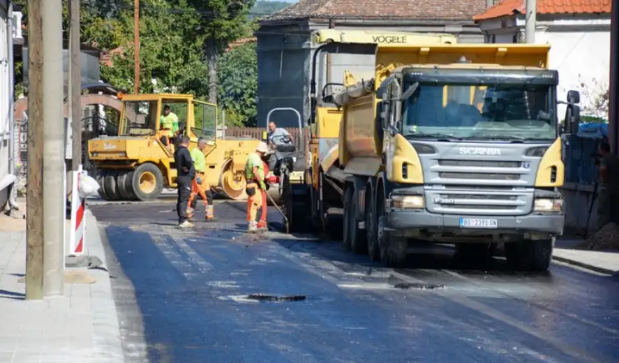 Asfaltirana ulica Narodnog fronta, vlast opet selektivno poziva novinare