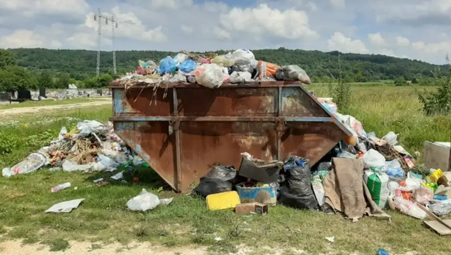 Prijavi problem: Pun kontejner danima na Novom groblju. Šta rade nadležni?
