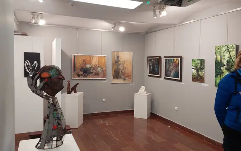 Ninoslav Jovanović, slikar iz Zaječara predstavio svoje radove na 31. izložbi „Veče otvorenog srca” u Knjaževcu