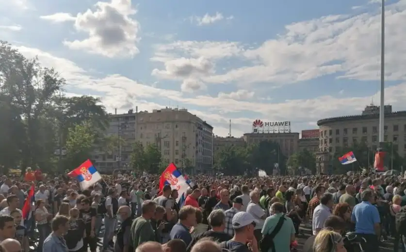 Protest ispred Skupštine Srbije