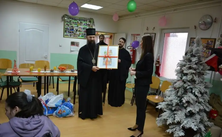 Episkop Ilarion posetio „Oblutak“ i darivao njegove štićenike