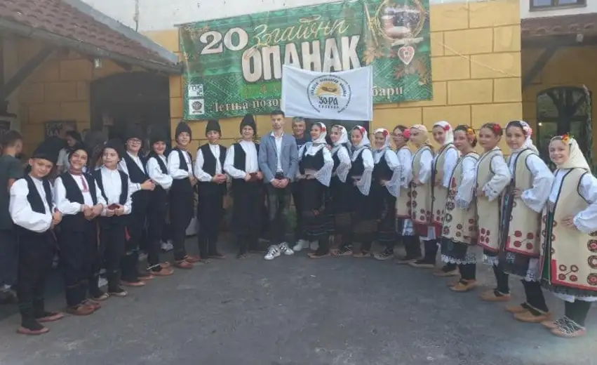 Stariji dečji Gradski folkorni ansambl “ZO-RA” osvojio “Zlatni opanak”