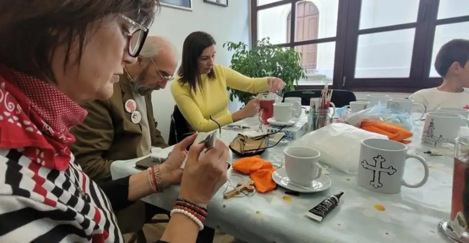 Likovna radionica oslikavanja šolja u manastiru Presvete Bogorodice-Suvodol