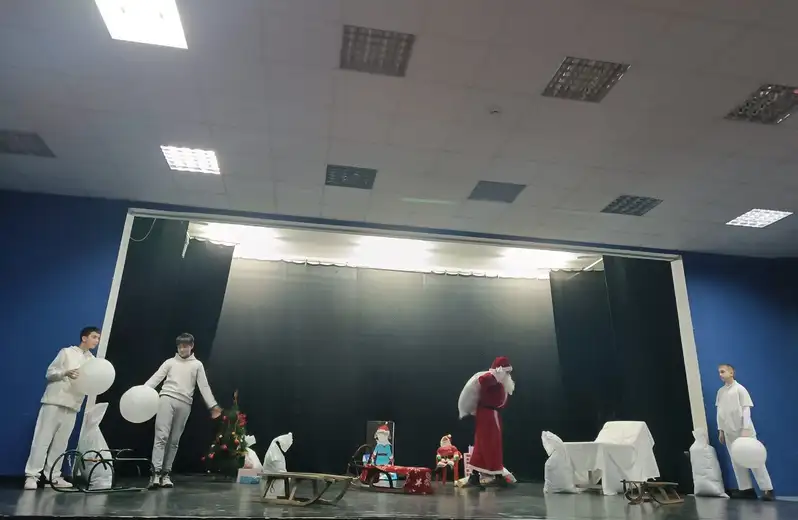 Odigrana novogodišnja predstava za decu, "Gde nestadoše pahulje"