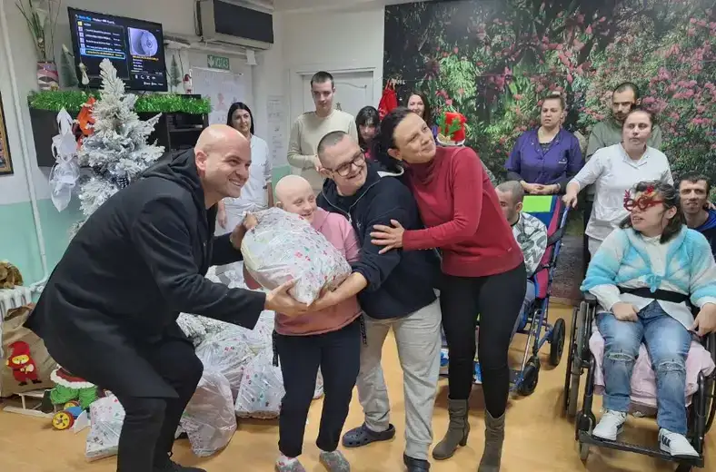 Crveni krst Zaječar svake godine organizuje tradicionalnu akciju „Jedan paketić puno ljubavi“: Prvog dana podeljen 141 paketić