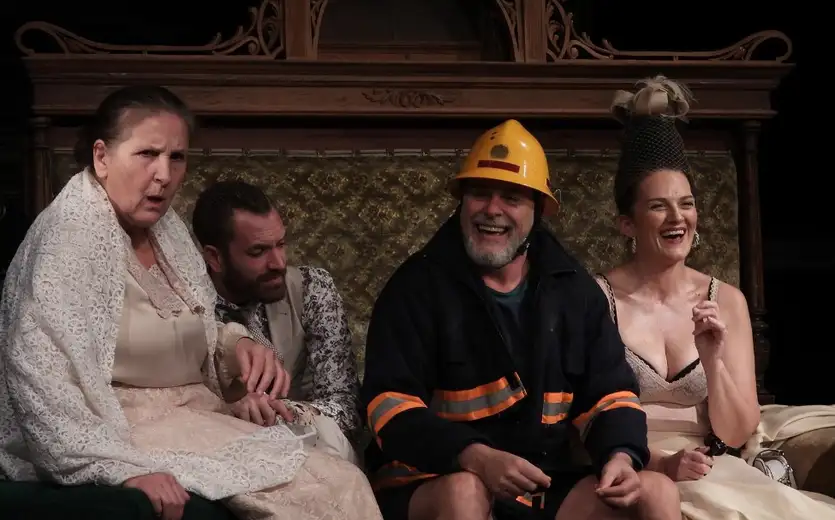 U okviru Festivala „Dani Zorana Radmilovića“, pred zaječarskom publikom odigrana je predstava ,,Ćelava pjevačica“