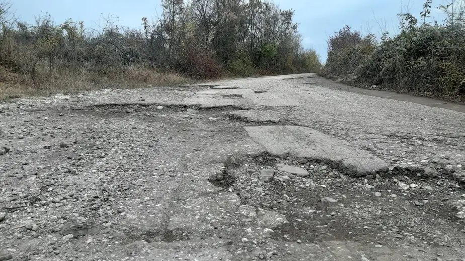 Rupa do rupe: Put koji vodi do sela Prlita u jako lošem stanju