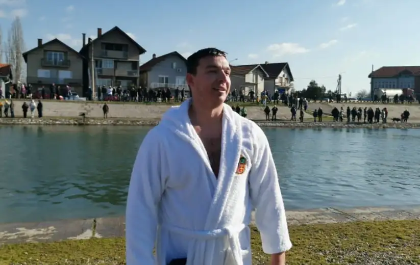 Pobеdnik plivanja za Bogojavljеnski časni krst u Zajеčaru – Vladimir Bonović