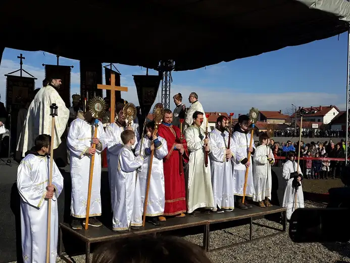 Običaji na Bogojavljenje i simbolika plivanja za Časni krst