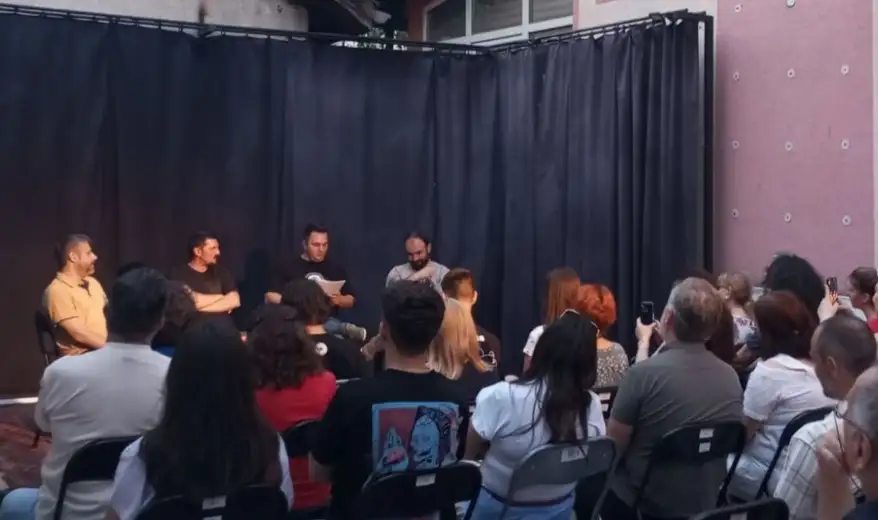 Na letnjoj sceni Pozorišnog muzeja održano veče čitanja i pevanja poezije