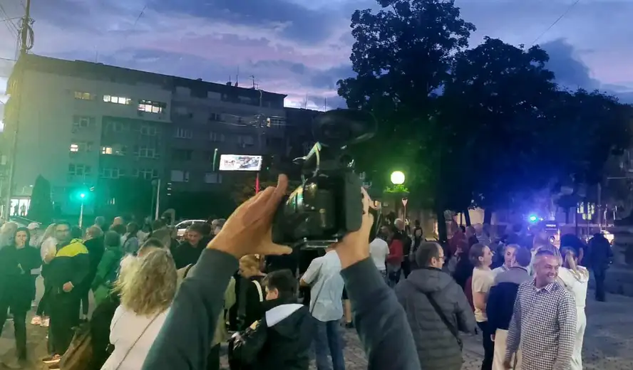 Zaječarac na protestu: "Pred izbore doneli kontejnere u sva sela, pre dan-dva ih odneli i vratili u grad"
