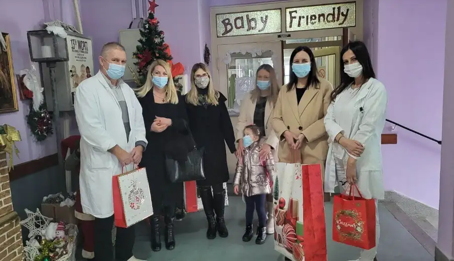 Supruge sveštenoslužitelja i eparhijskih službenika posetile porodilište