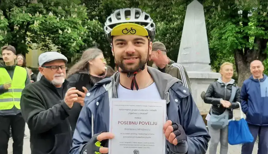 "Svedok sam da se naši građani žele vratiti iz inostranstva, ali se boje da se ne nađu ispod neke renovirane nadstrešnice": Poručio student iz Zaječara koji je biciklom išao do Strazbura