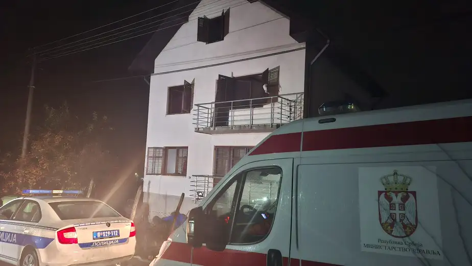Jedno starije lice nastradalo u požaru u kući na Šljivarskom putu. Nezvanično, u objektu pružane usluge čuvanja starih bez dozvole za rad