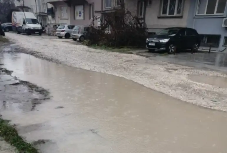 Prijavi problem: Problemi sa vodom nakon kiše u ulici Pere Radovanovića
