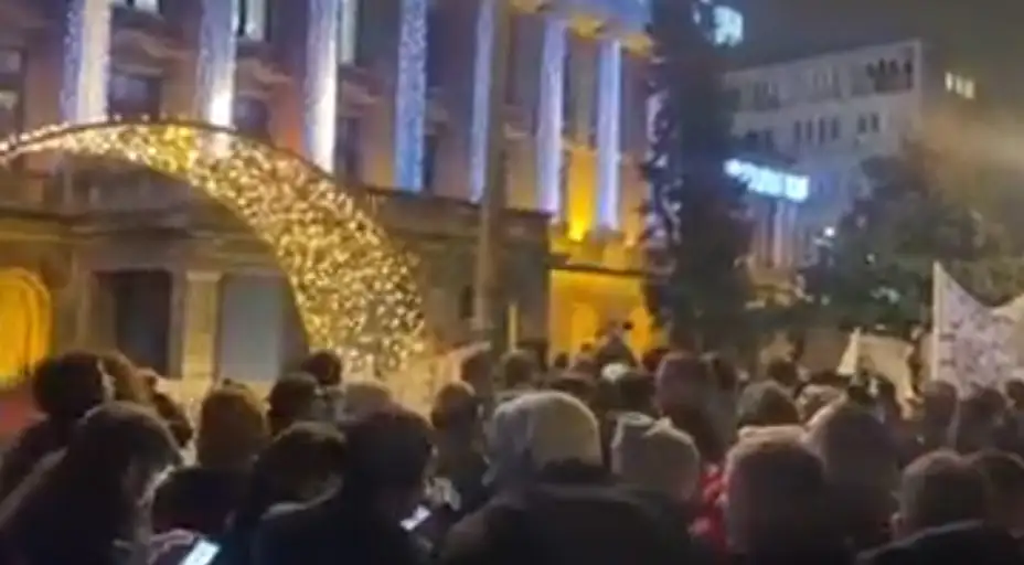 Studenti i aktivisti ispred Predsedništva: „Ruke su vam krvave, nismo plaćeni“