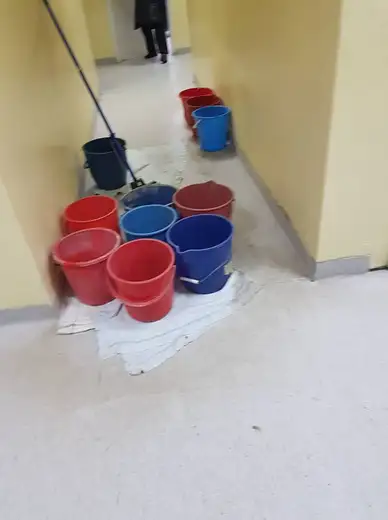 Dom zdravlja prokišnjava: Kofe i krpe u hodnicima