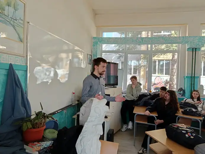 U Gimnaziji Zaječar održana promocija knjige „Boja duge“ mladog autora Mihajla Bajića