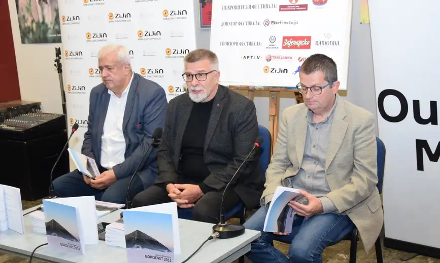 U foajeu zaječarskog pozorišta promovisana knjiga „Gorocvet 2012.“