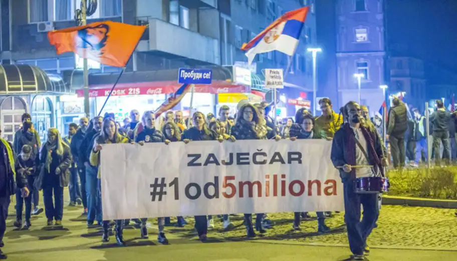 „Zaječar 1 od 5 miliona“: Pritisak na zaposlene u javnim preduzećima i ustanovama da prisustvuju mitingu SNS