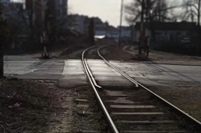 Prijavi problem: Pružni prelaz kod Elektrodistribucije je "kazna" za automobile