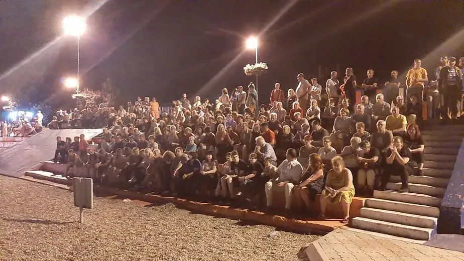 "Veče sevdaha" obeležio skandal: Voditeljki programa zabranjeno da vodi program