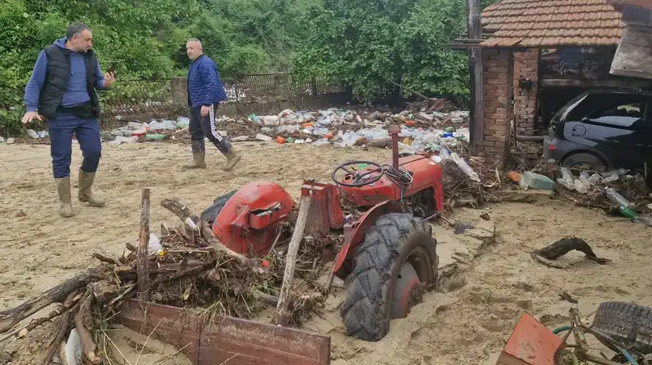 Jako nevreme pogodilo Negotin: Kuće pod vodom, pesak, blato, voda...