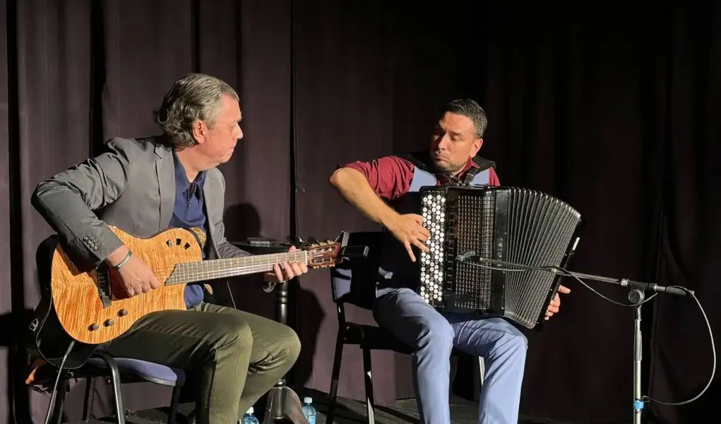 Na letnjoj sceni Pozorišnog muzeja, održan je koncert ,,Razgovori”