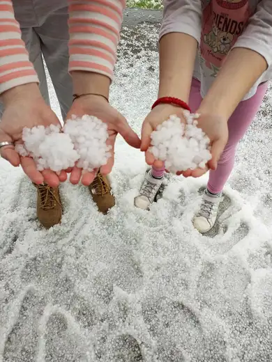 Bašte i polja zabelela se od grada: Za manje od deset minuta do članaka u ledu