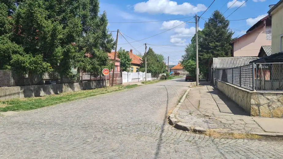 Prijavi problem: Sporna signalizacija kod dečijeg igrališta