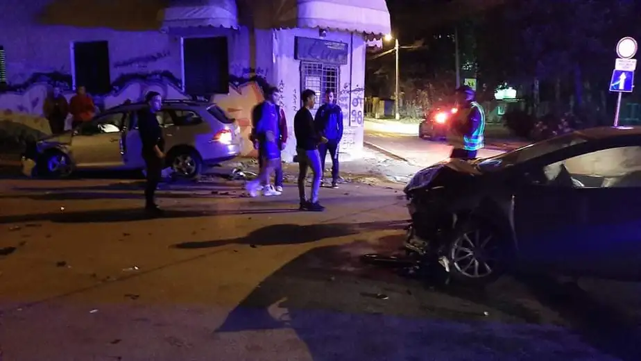 Saobraćajna nezgoda kod srednjoškolskog centra