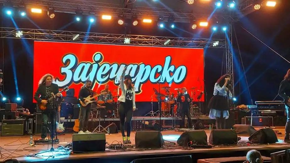 Drugo veče 54. Zaječarske Gitarijade otpočelo je nastupom benda "Hadži prodane duše"