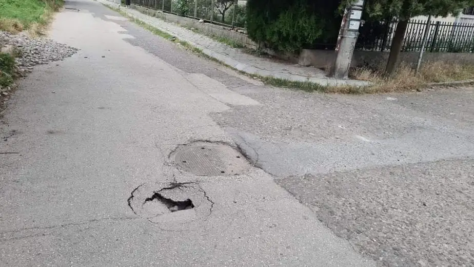 Prijavi problem: Neobeležena rupa u ulici Lole Ribara